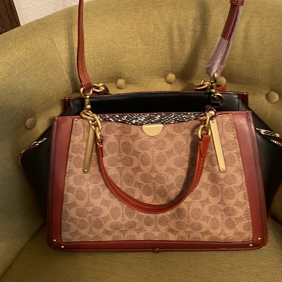 Beautiful designer Coach shoulder bag